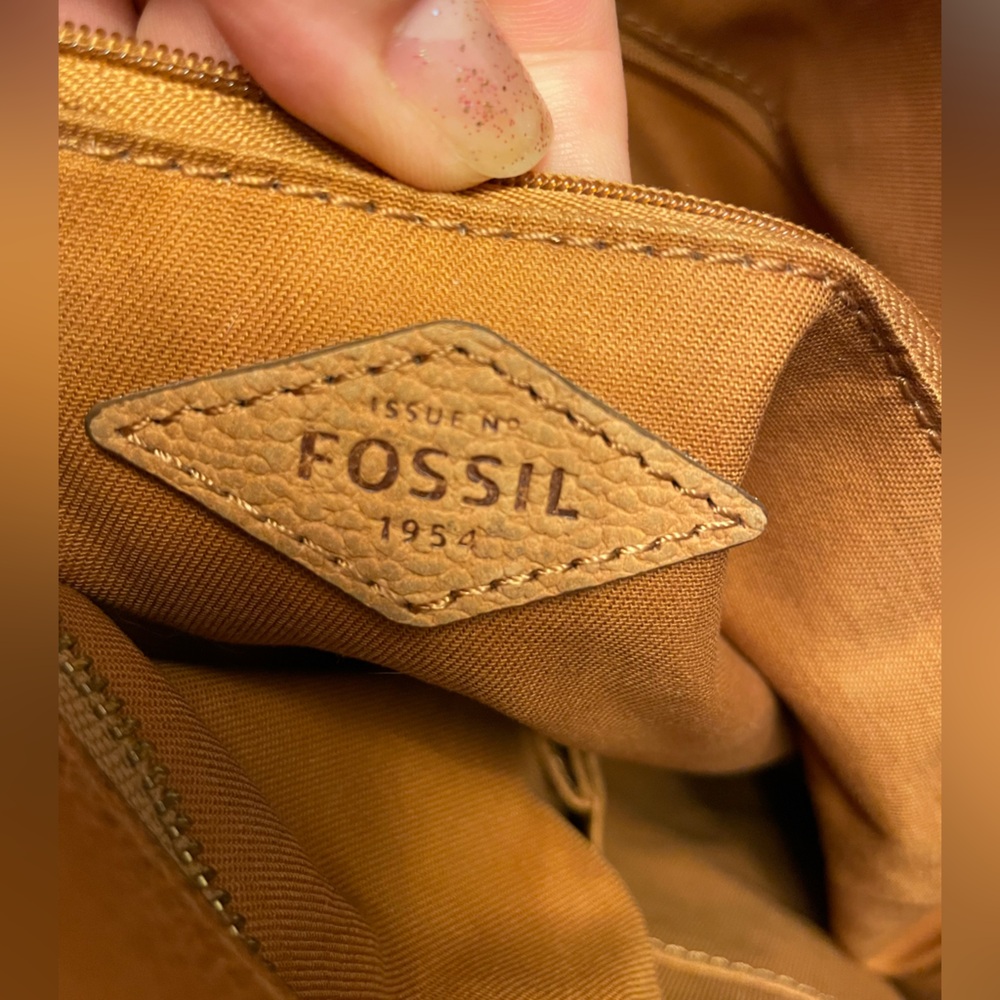 Fossil women’s bag.